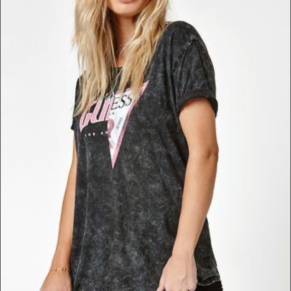 Guess Tops - Guess Tee